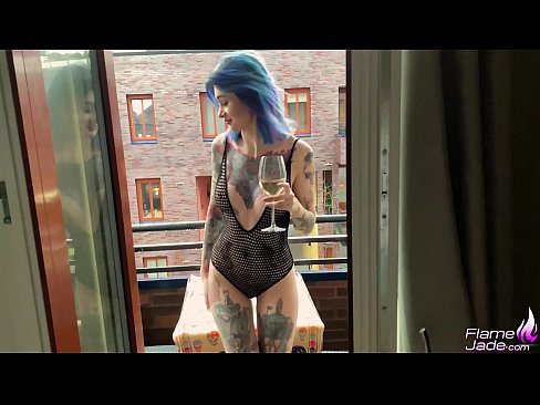 ❤️ Msichana Mkubwa Anayenyonya kwa Kugugumia na Kutombana kwa Shauku Chini ya Anga Wazi Video ya kutatanisha  ❌️❤